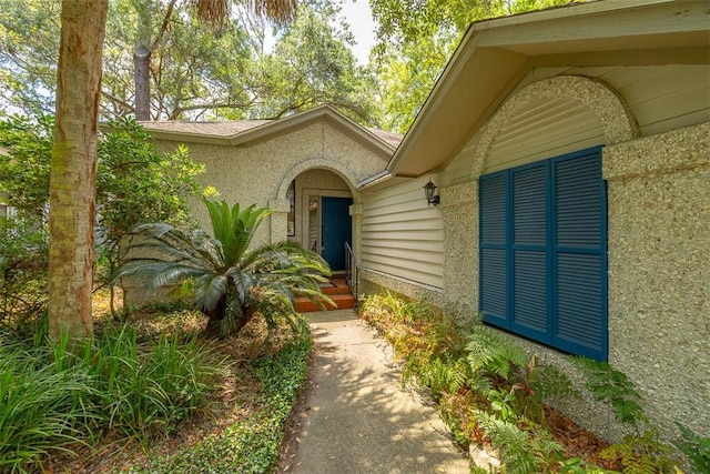 40 W Lake Dr, Saint Simons Island, GA 31522 - entrance to property featuring stucco siding