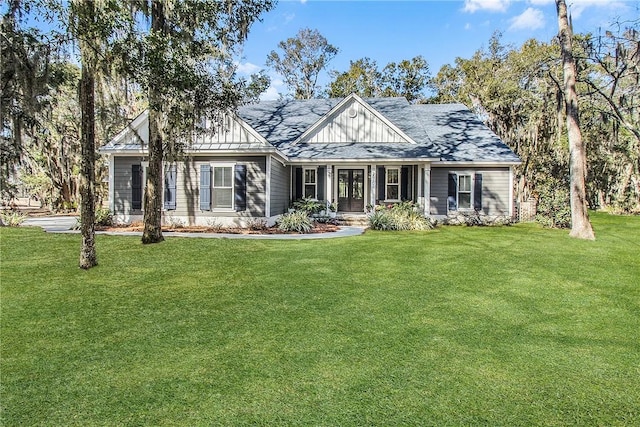 view of front of home featuring a front lawn