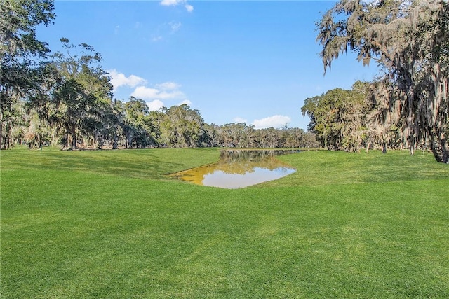 view of yard featuring a water view