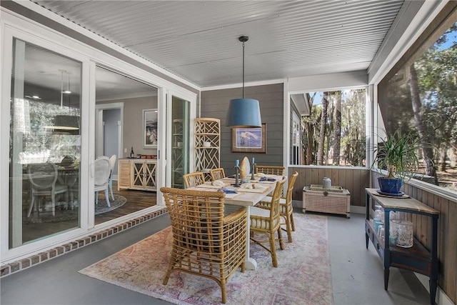 view of sunroom / solarium