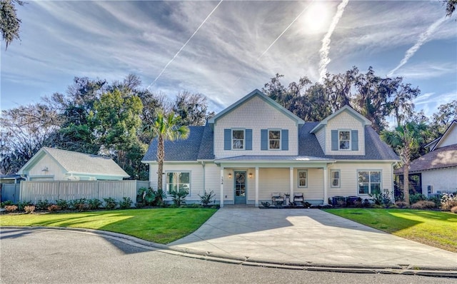 view of front of home featuring a front lawn