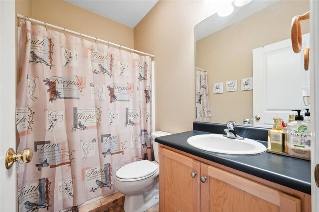118 Drayton Cir, Brunswick, GA 31525 - bathroom with vanity and a shower with curtain