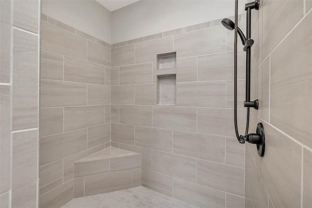 bathroom featuring a tile shower