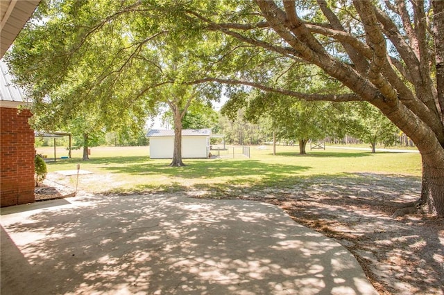 view of yard featuring a patio