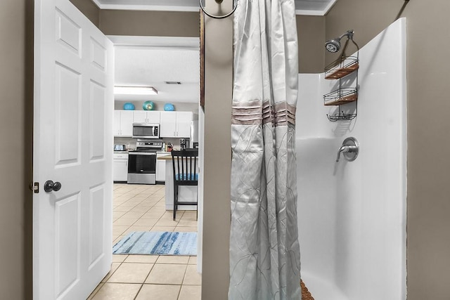 1020 NE Pine Point Ln, Townsend, GA 31331 - full bathroom with tile patterned floors and curtained shower