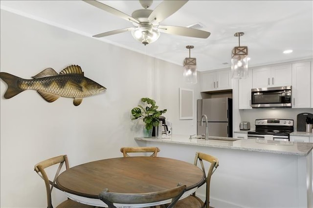 dining area with ceiling fan