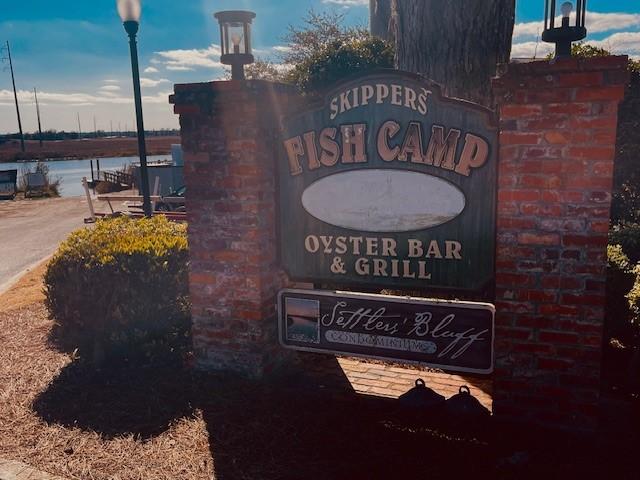 community / neighborhood sign featuring a water view