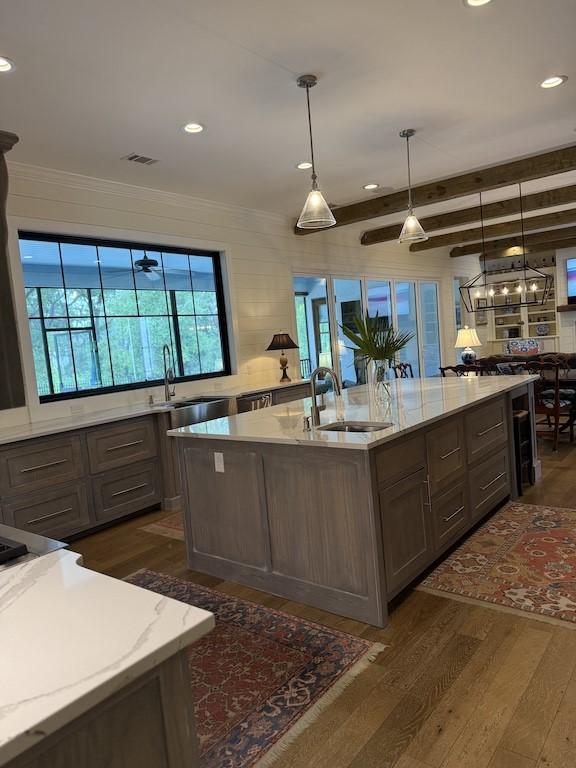 kitchen with a sink, dark wood-type flooring, visible vents, and recessed lighting