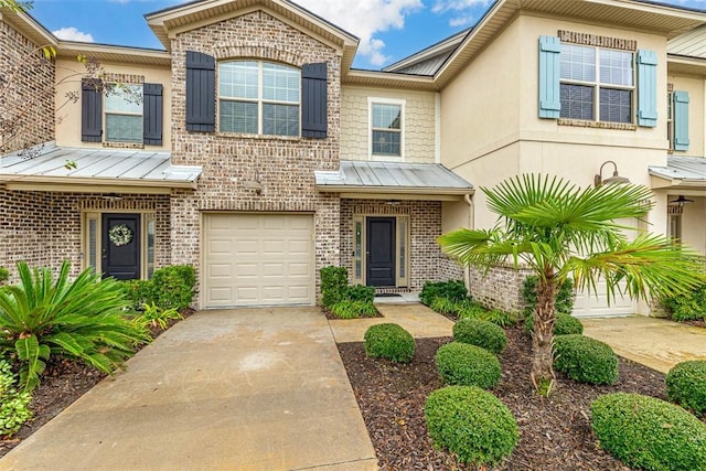 townhome / multi-family property featuring a garage