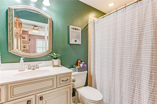 full bath featuring vanity, toilet, and a shower with curtain