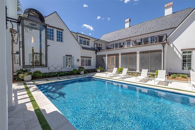 view of swimming pool featuring a patio area