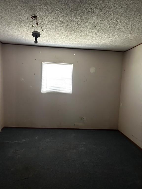 802 Congress St, Waycross, GA 31501 - carpeted empty room with a textured ceiling