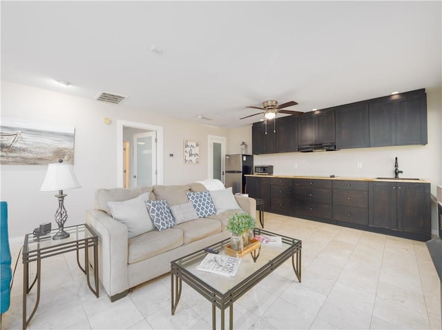 900 Mallory St, Saint Simons Island, GA 31522 - living room featuring a ceiling fan