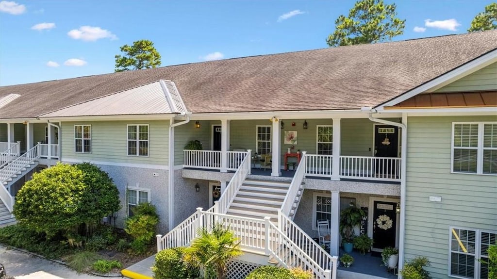 view of front facade with covered porch