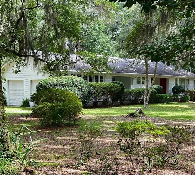 view of yard featuring a garage