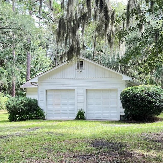 view of detached garage