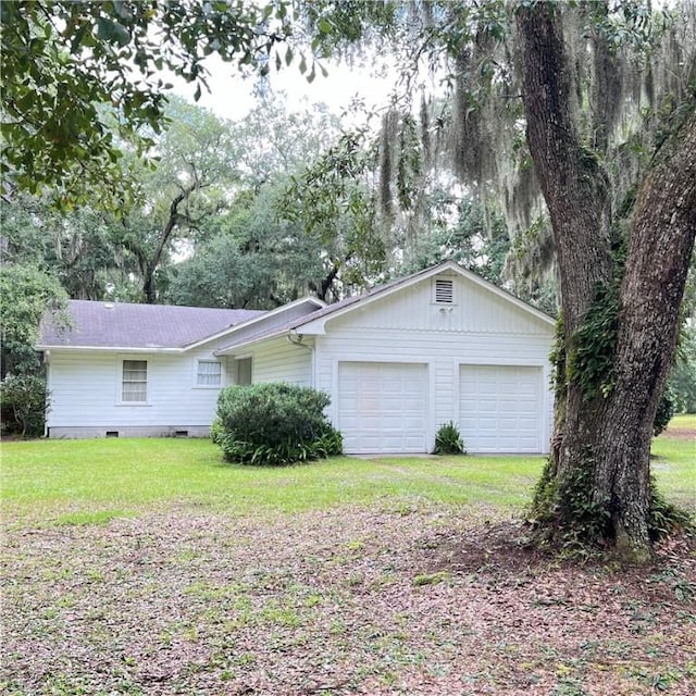 ranch-style home featuring a garage, driveway, a front lawn, and crawl space