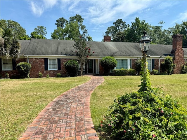 single story home with a front lawn