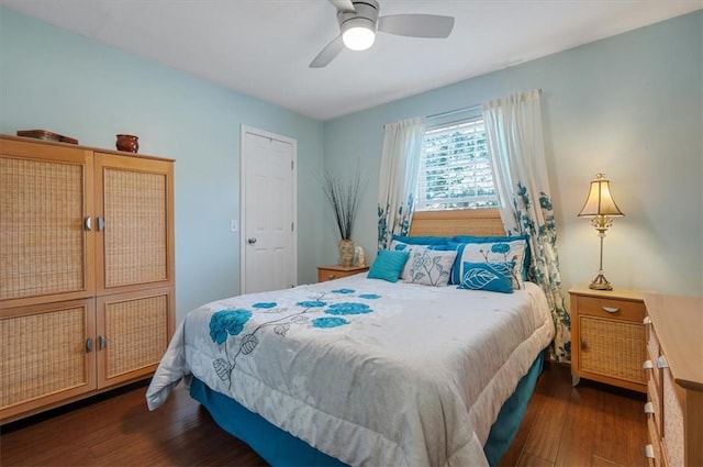 bedroom with dark wood-style floors and a ceiling fan