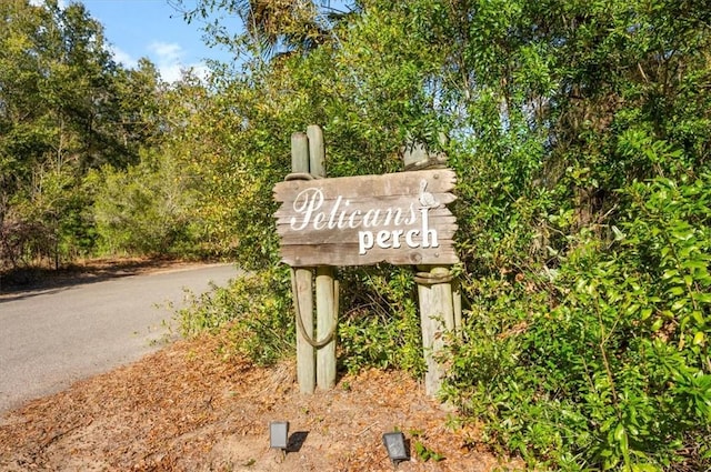 view of community / neighborhood sign