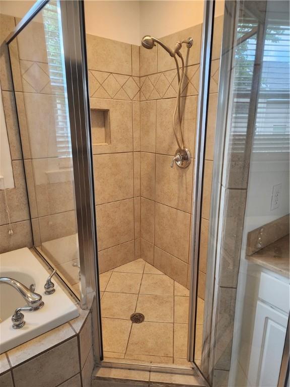 115 Simonton Way, Saint Simons Island, GA 31522 - bathroom with shower with separate bathtub
