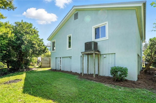 310 Peachtree St, Saint Simons Island, GA 31522 - view of side of property with stucco siding and a yard