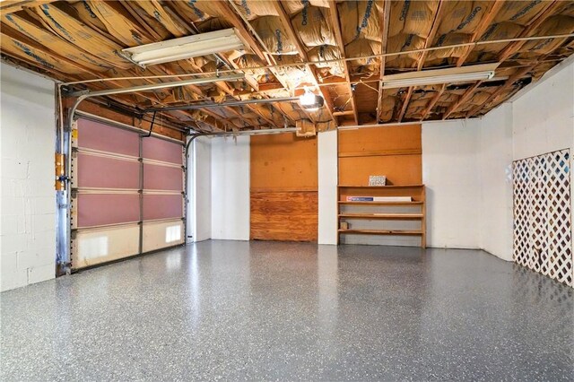 310 Peachtree St, Saint Simons Island, GA 31522 - view of garage