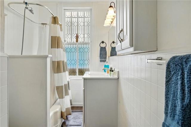 604 Union St, Brunswick, GA 31520 - full bathroom featuring vanity, shower / tub combo, and tile walls