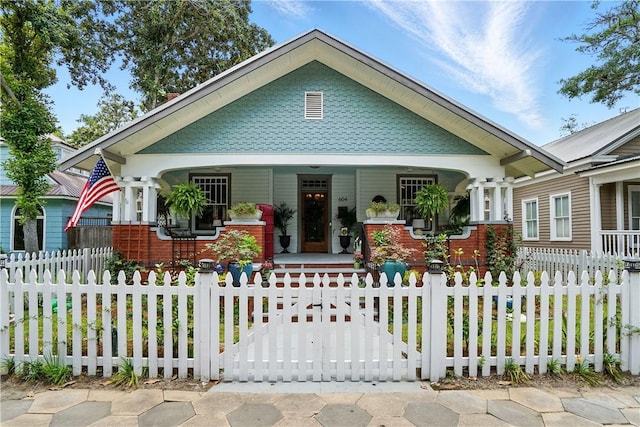 604 Union St, Brunswick, GA 31520 - view of front facade with a porch, a gate, and a fenced front yard