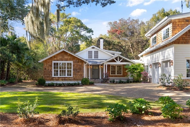 view of front of home featuring a front lawn