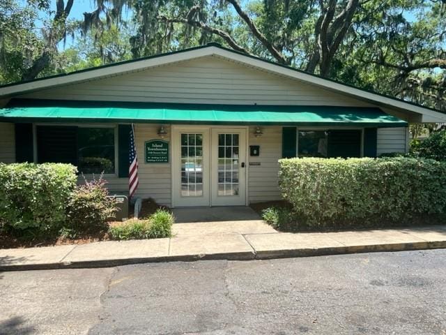 view of front of house featuring covered porch