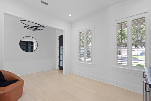 4 Lake View Cottages Ct, Saint Simons Island, GA 31522 - living area featuring light wood-style floors, plenty of natural light, baseboards, and recessed lighting