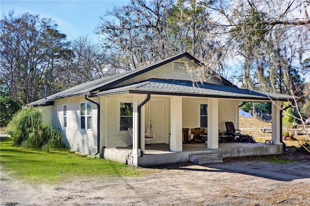 view of front of home featuring a front yard