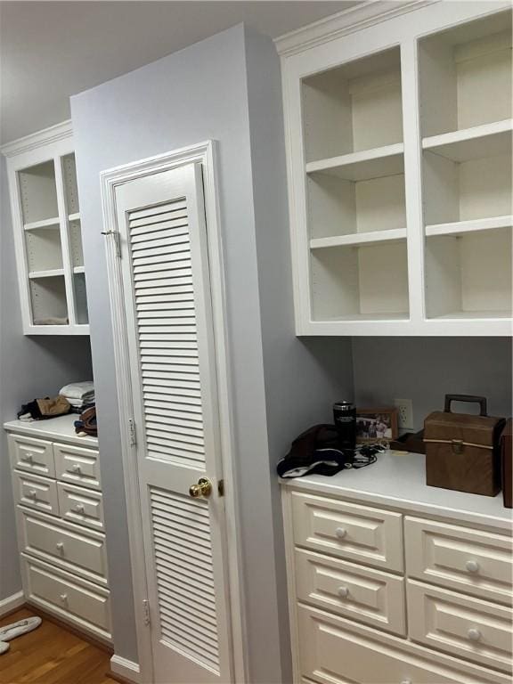 7 Hyde Ave, Jekyll Island, GA 31527 - bar with dark wood-style floors