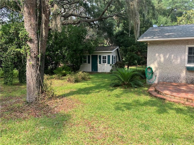 7 Hyde Ave, Jekyll Island, GA 31527 - view of green lawn featuring an outdoor structure