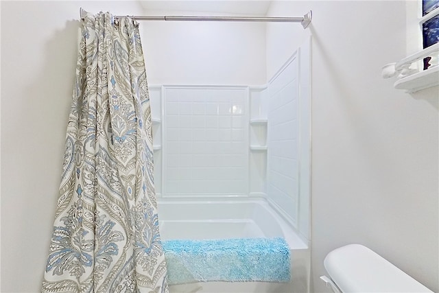 288 Bridgewater Ln, Darien, GA 31305 - full bath with a shower with shower curtain