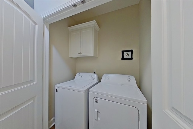 288 Bridgewater Ln, Darien, GA 31305 - laundry area featuring washing machine and clothes dryer and cabinet space