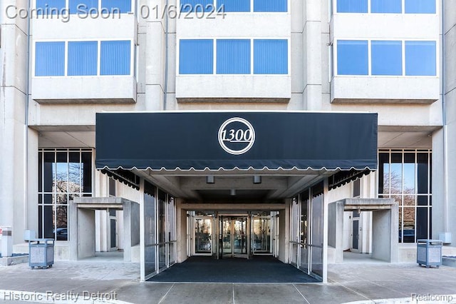 Listing photo 2 for 1300 E Lafayette St Unit 2012, Detroit MI 48207