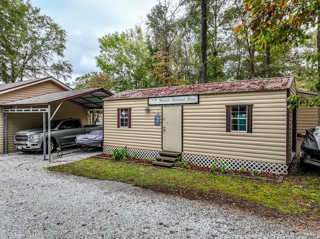 view of front facade with a carport