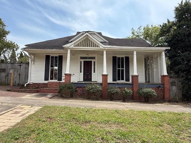 120 Franklin St, Milledgeville, GA 31061 - view of front facade featuring covered porch
