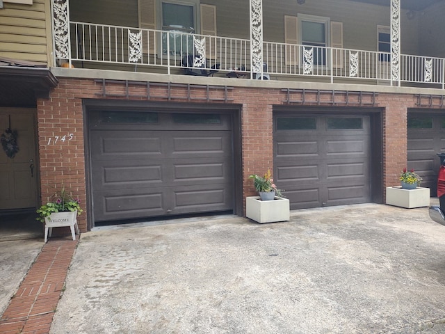 1745 Cedarwood Dr, Milledgeville, GA 31061 - garage with driveway