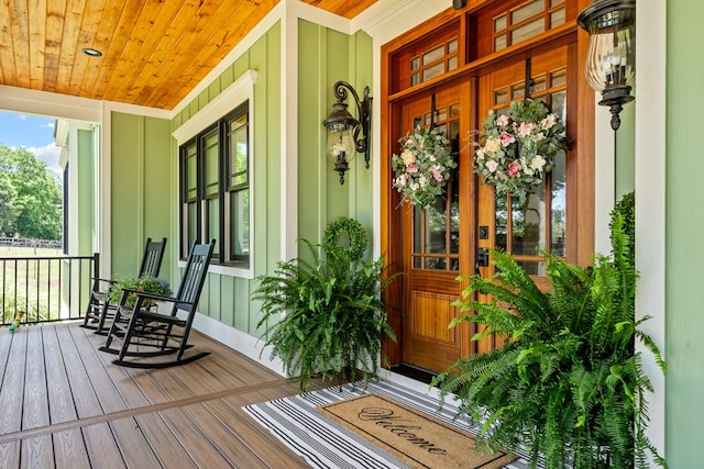 property entrance featuring a porch