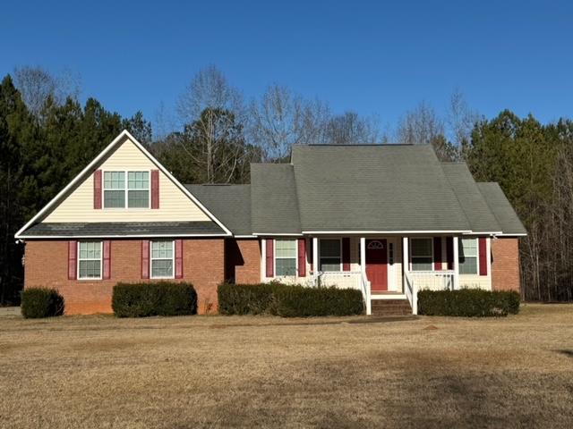 view of front of house featuring a porch and a front lawn