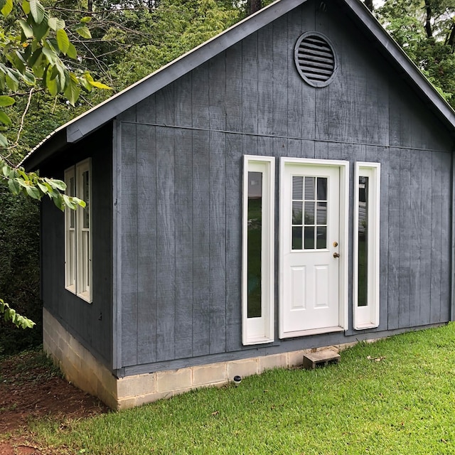 view of outbuilding with a lawn