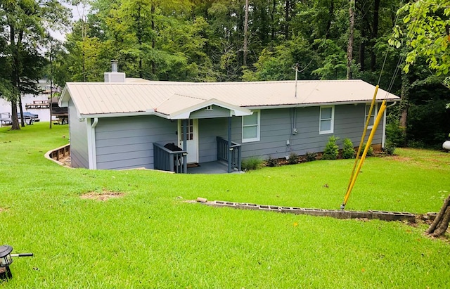 back of house featuring a yard