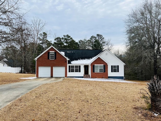 view of front of property featuring a front yard and a garage