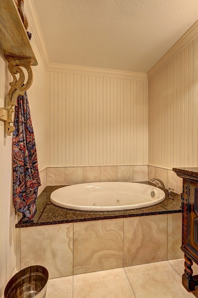 136 Kings Rd, Milledgeville, GA 31061 - full bathroom featuring a jetted tub and ornamental molding