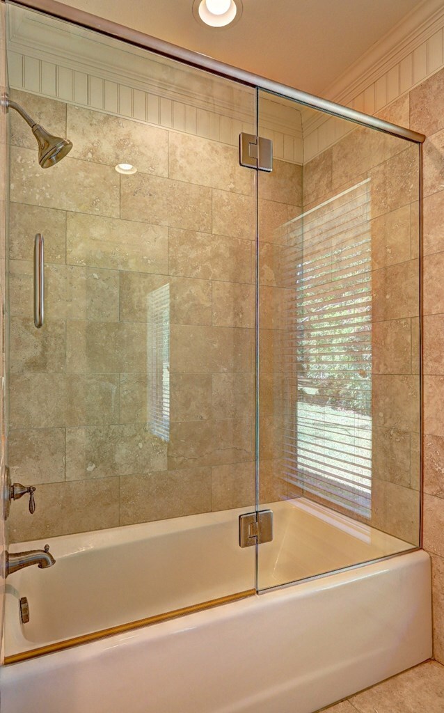 136 Kings Rd, Milledgeville, GA 31061 - bathroom featuring enclosed tub / shower combo