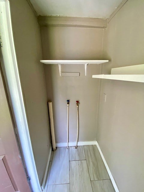 laundry area with laundry area and baseboards