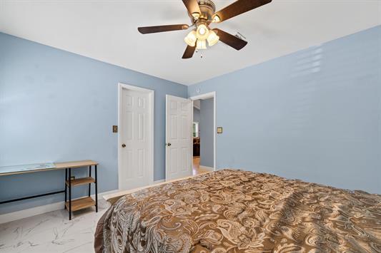 2122 Harbour Point Dr, Sparta, GA 31087 - bedroom featuring ceiling fan